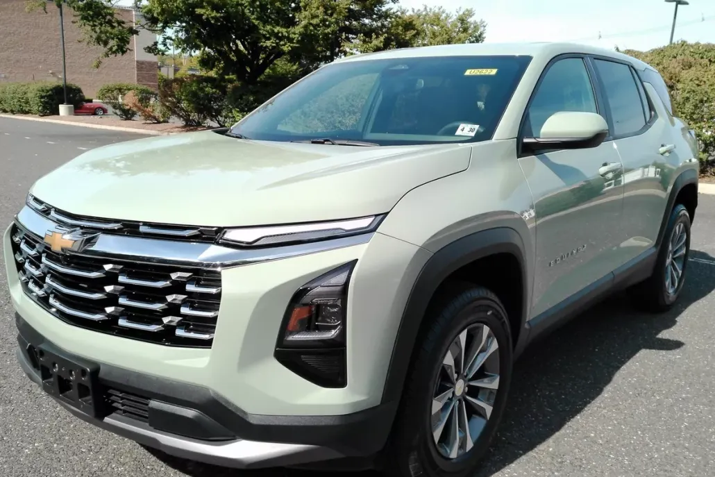 2025 Chevrolet Equinox LT photo 1