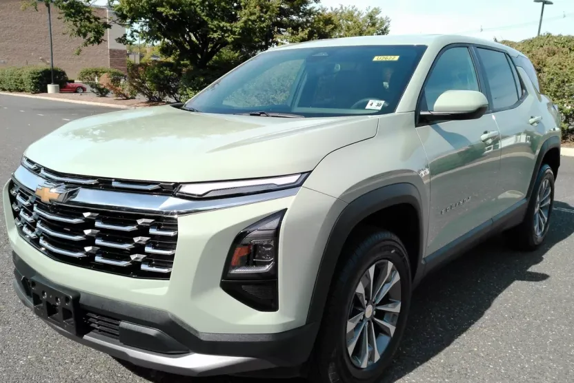 2025 Chevrolet Equinox LT photo 1