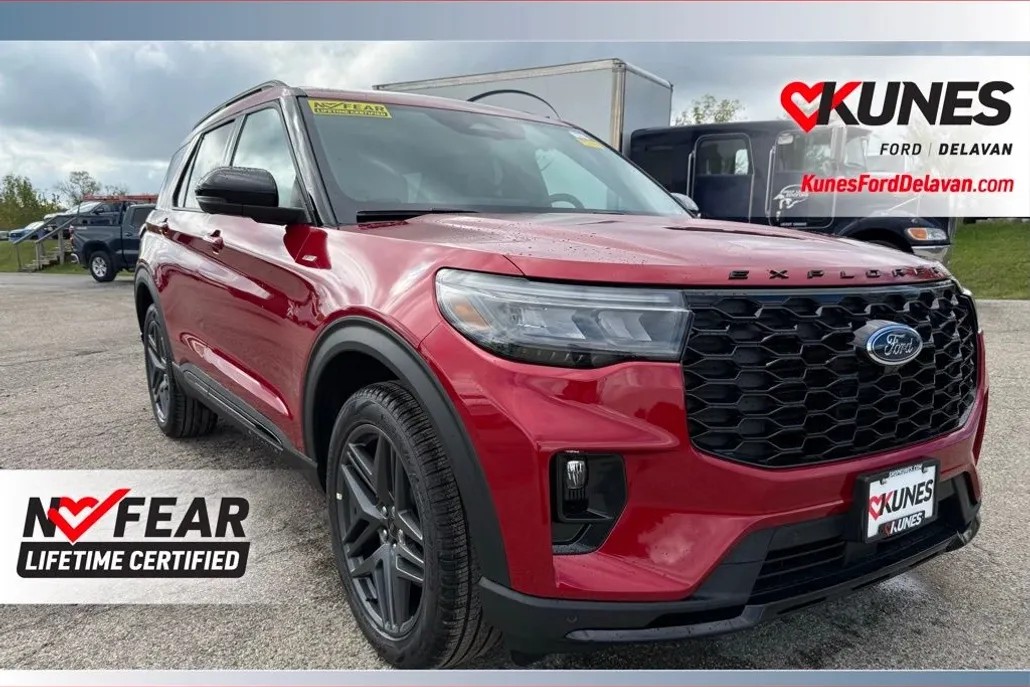 2025 Ford Explorer ST-Line photo 1