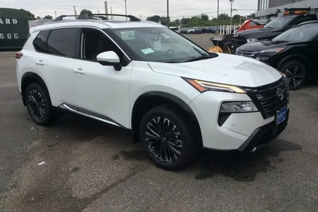 2026 Nissan Rogue Platinum photo 1