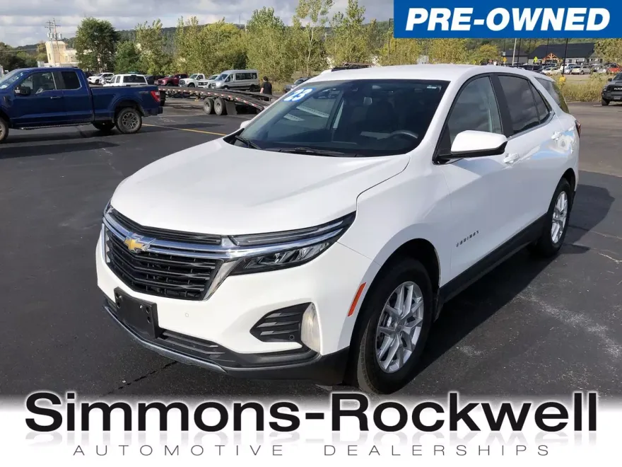 2023 Chevrolet Equinox LT photo 1