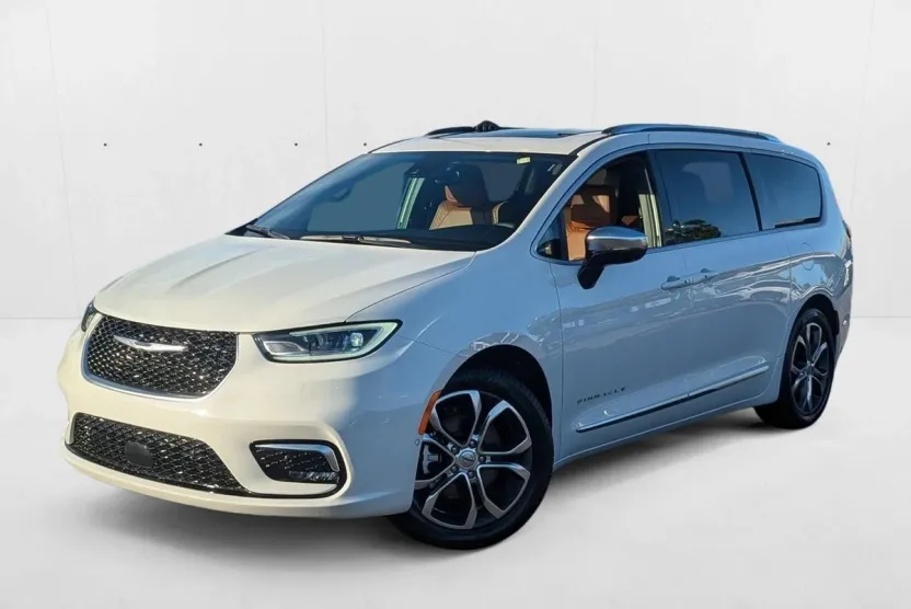 2025 Chrysler Pacifica Pinnacle photo 1