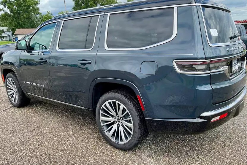 2025 Jeep Grand Wagoneer Base photo 1