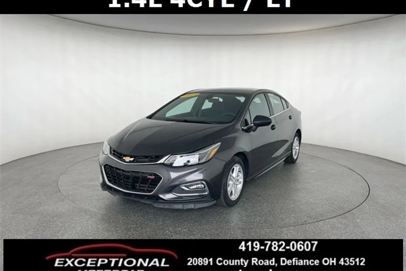 2017 Chevrolet Cruze LT photo 1