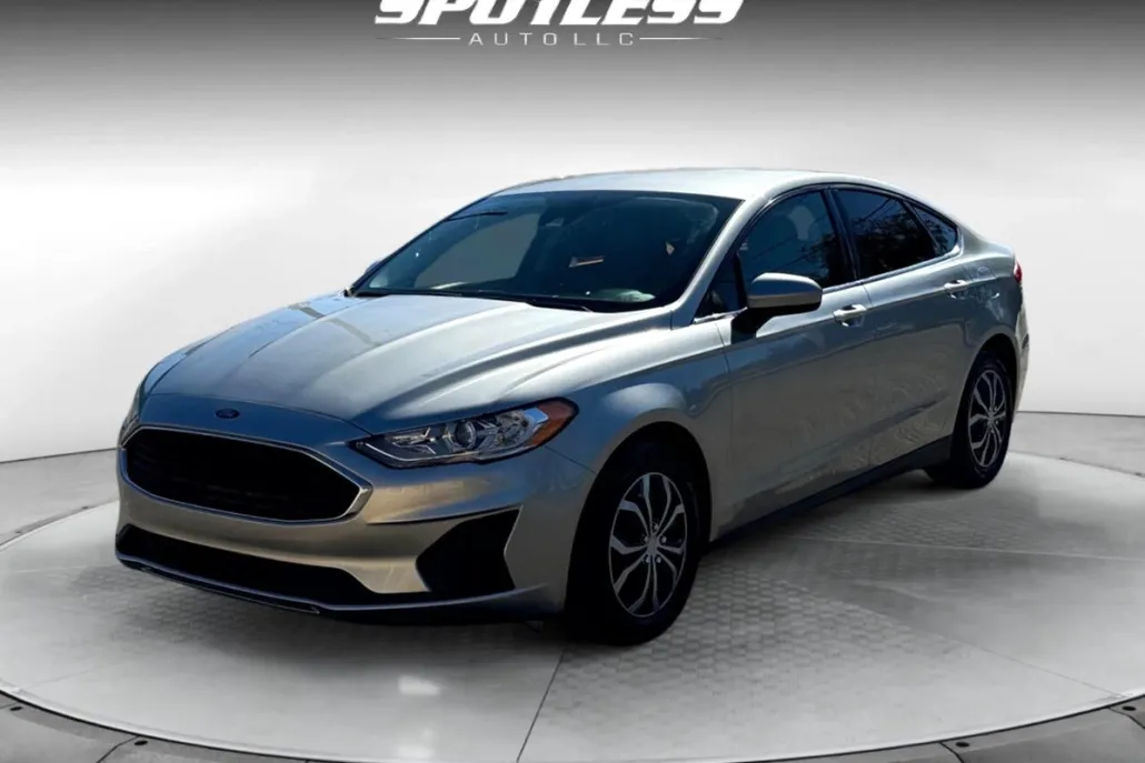2020 Ford Fusion S photo 1