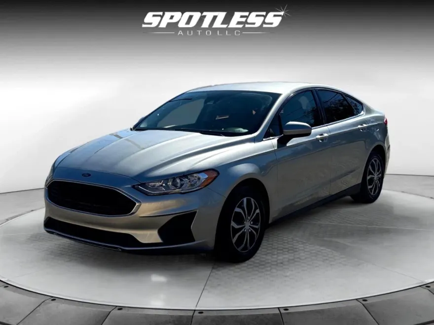 2020 Ford Fusion S photo 1