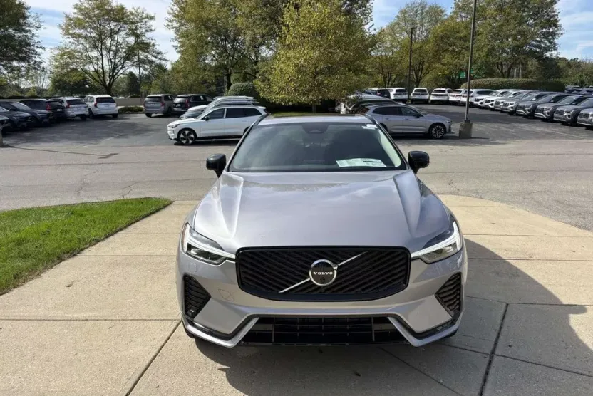 2026 Volvo XC60 B5 Plus photo 1