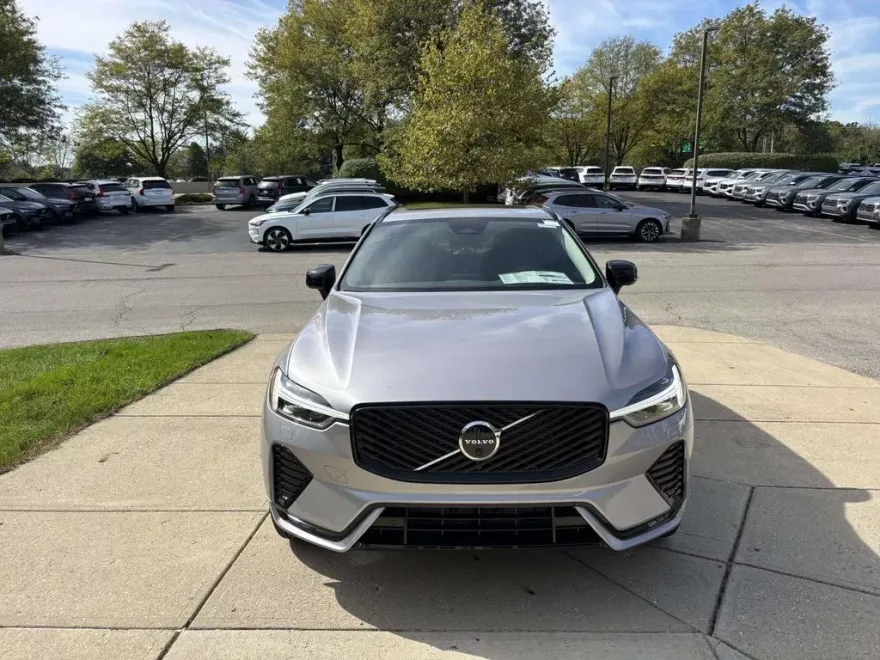 2026 Volvo XC60 B5 Plus photo 1