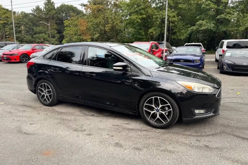 2015 Ford Focus Sedan photo 1
