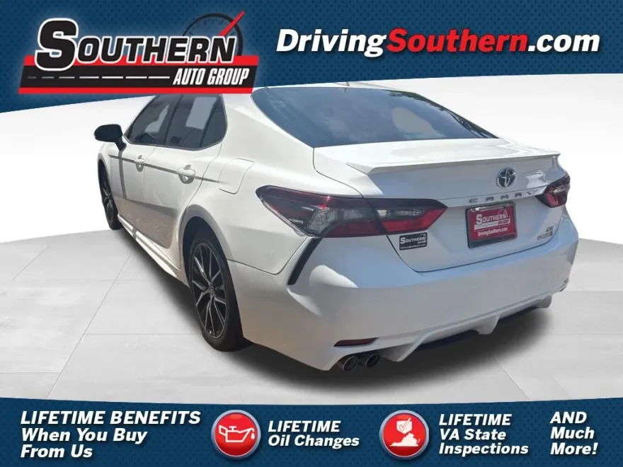 2022 Toyota Camry Hybrid SE photo 1