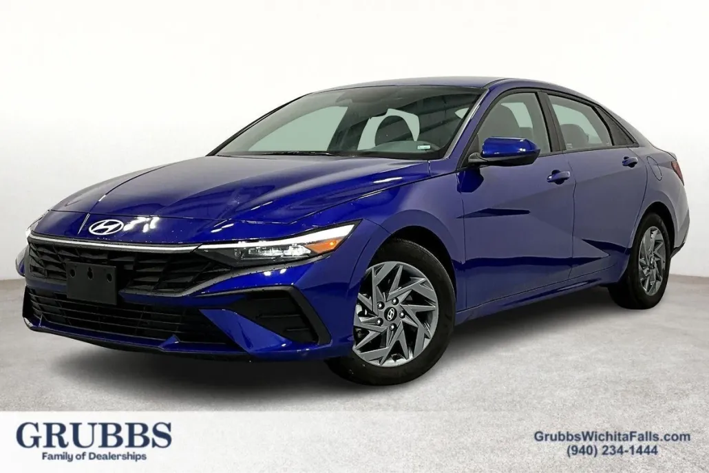 2024 Hyundai Elantra SEL photo 1