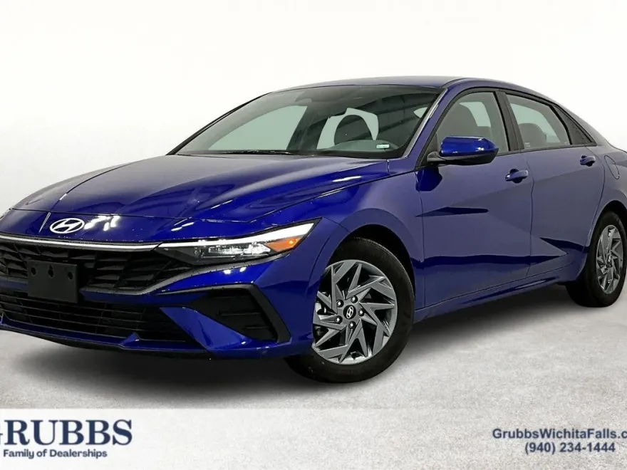 2024 Hyundai Elantra SEL photo 1