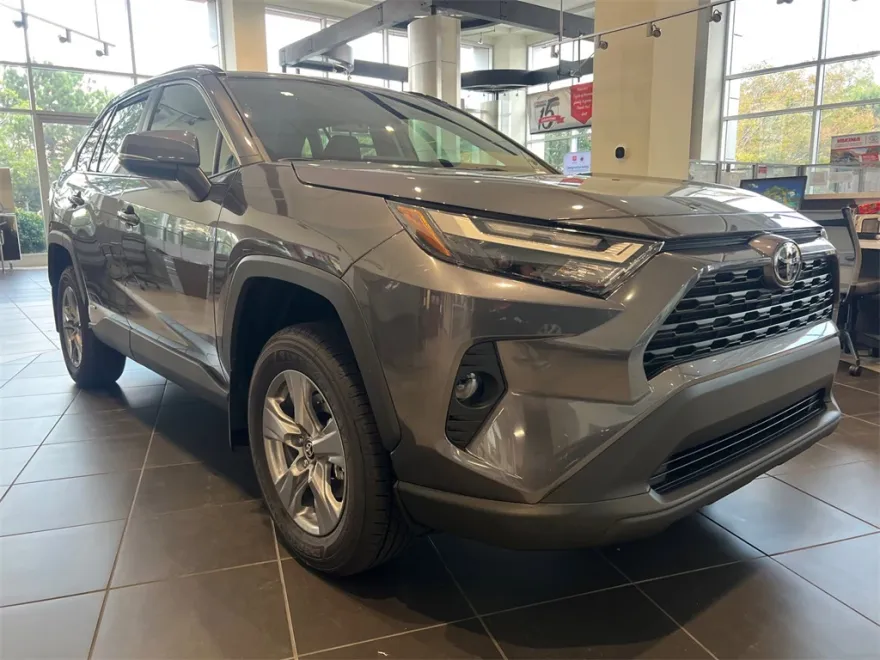 2025 Toyota RAV4 Hybrid XLE photo 1
