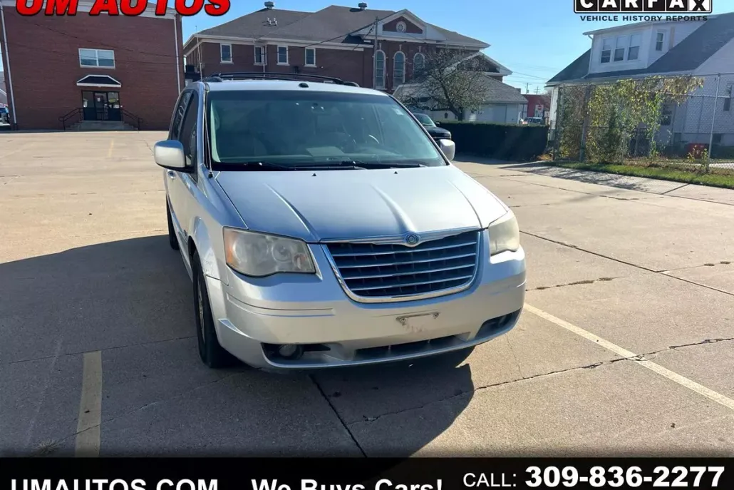 2009 Chrysler Town & Country Touring photo 1