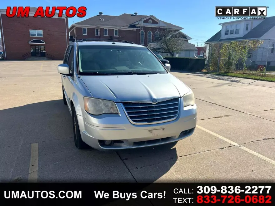 2009 Chrysler Town & Country Touring photo 1