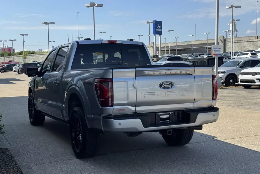 2024 Ford F-150 Platinum photo 1