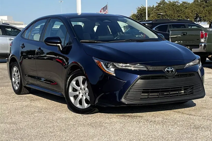 2024 Toyota Corolla LE photo 1