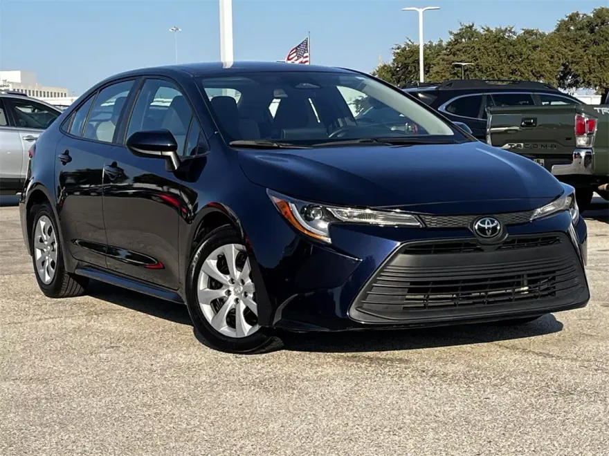 2024 Toyota Corolla LE photo 1