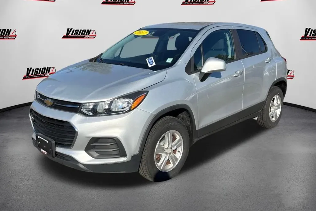 2017 Chevrolet Trax LS photo 1