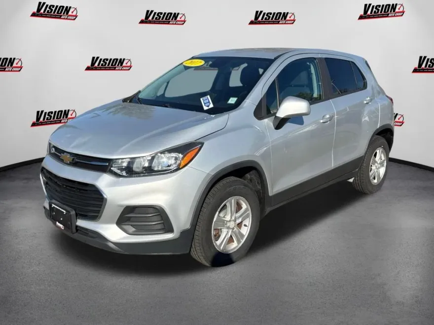 2017 Chevrolet Trax LS photo 1