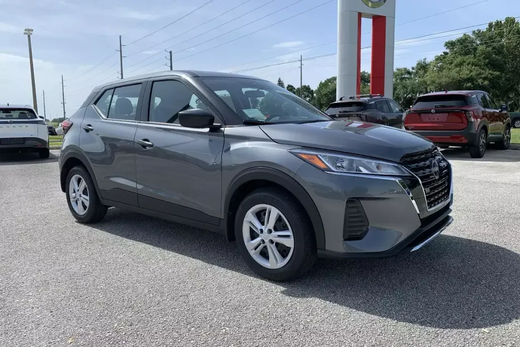 2025 Nissan Kicks Play S photo 1