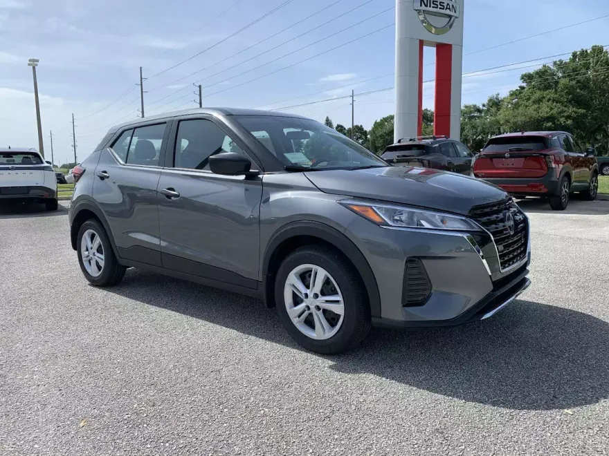 2025 Nissan Kicks Play S photo 1