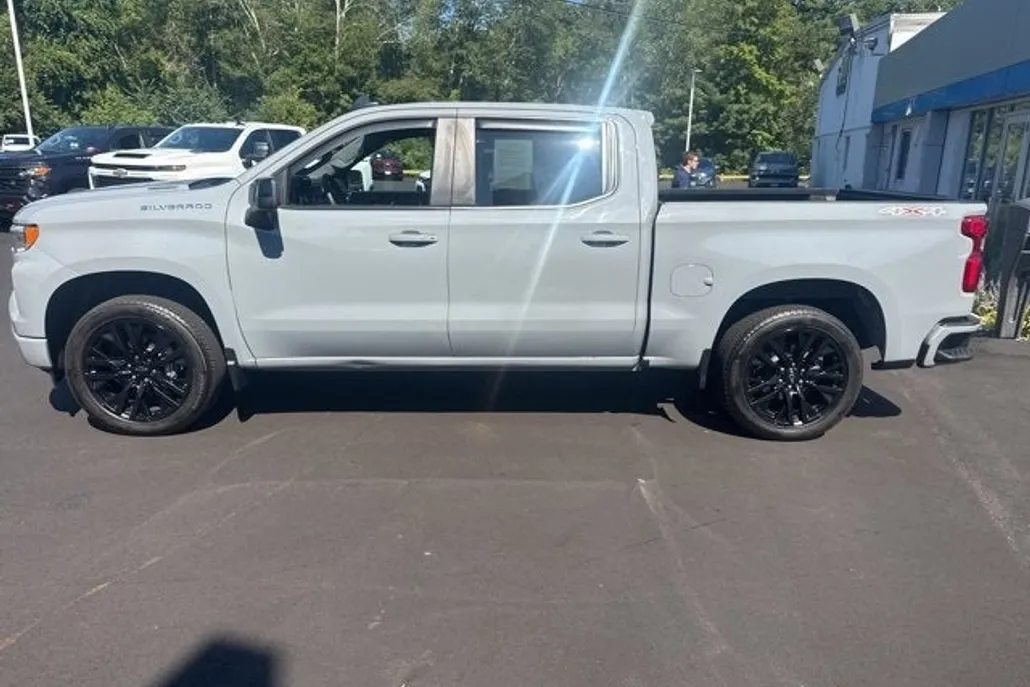2024 Chevrolet Silverado 1500 RST photo 1