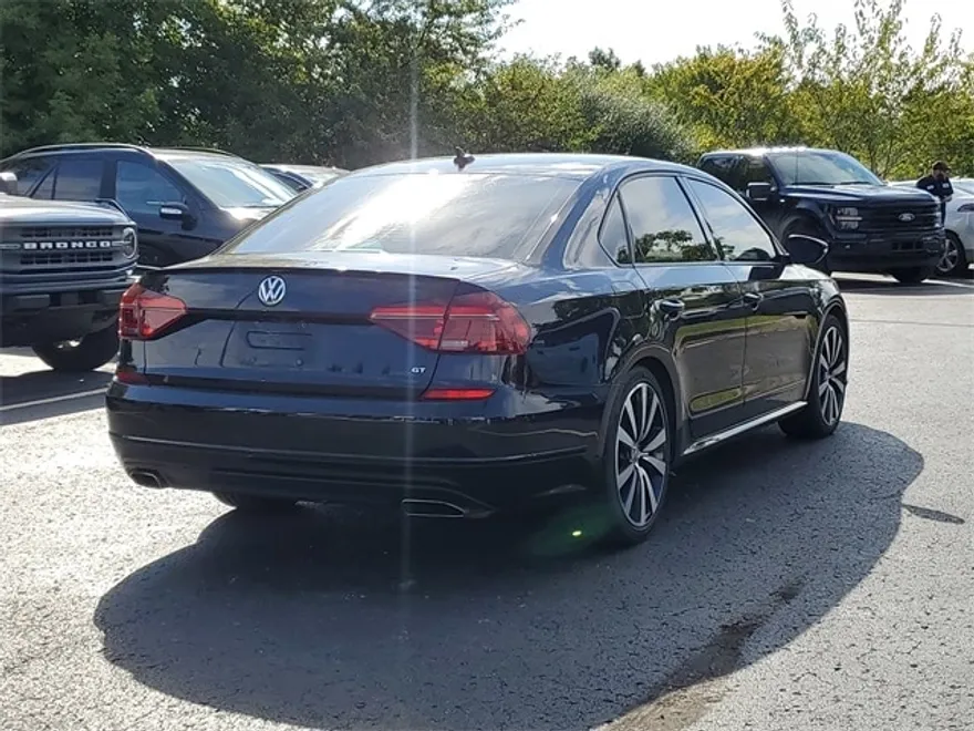 2018 Volkswagen Passat 3.6L V6 GT photo 1