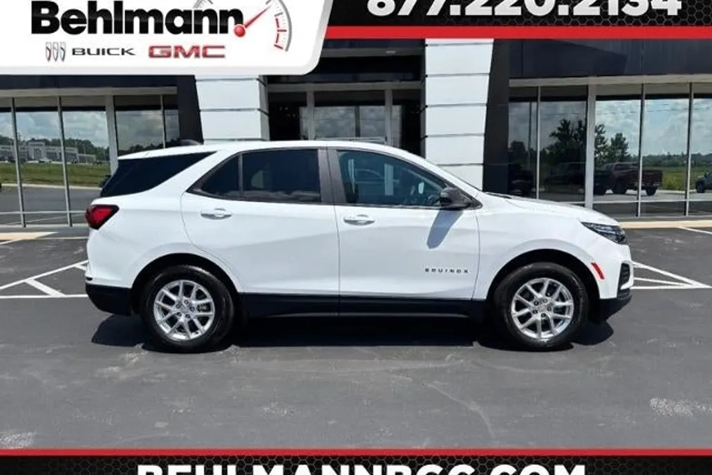 2023 Chevrolet Equinox LS photo 1