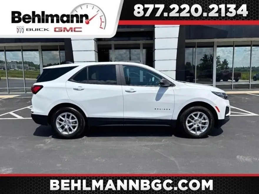 2023 Chevrolet Equinox LS photo 1