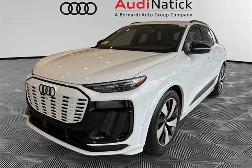 2025 Audi SQ6 photo 1