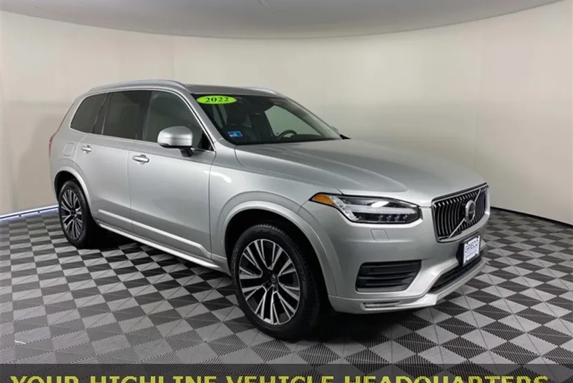 2022 Volvo XC90 T6 Momentum photo 1