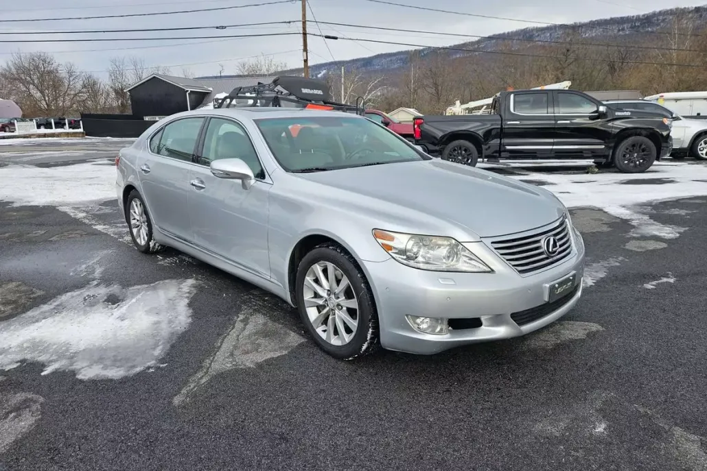 2010 Lexus LS 460 L photo 1