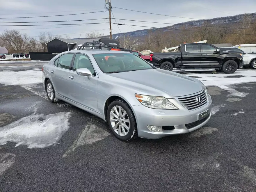 2010 Lexus LS 460 L photo 1