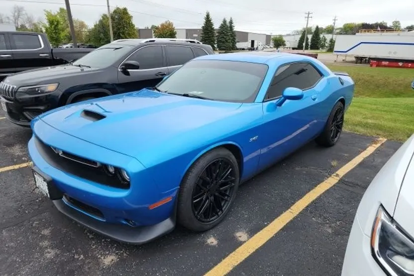 2023 Dodge Challenger R/T photo 1