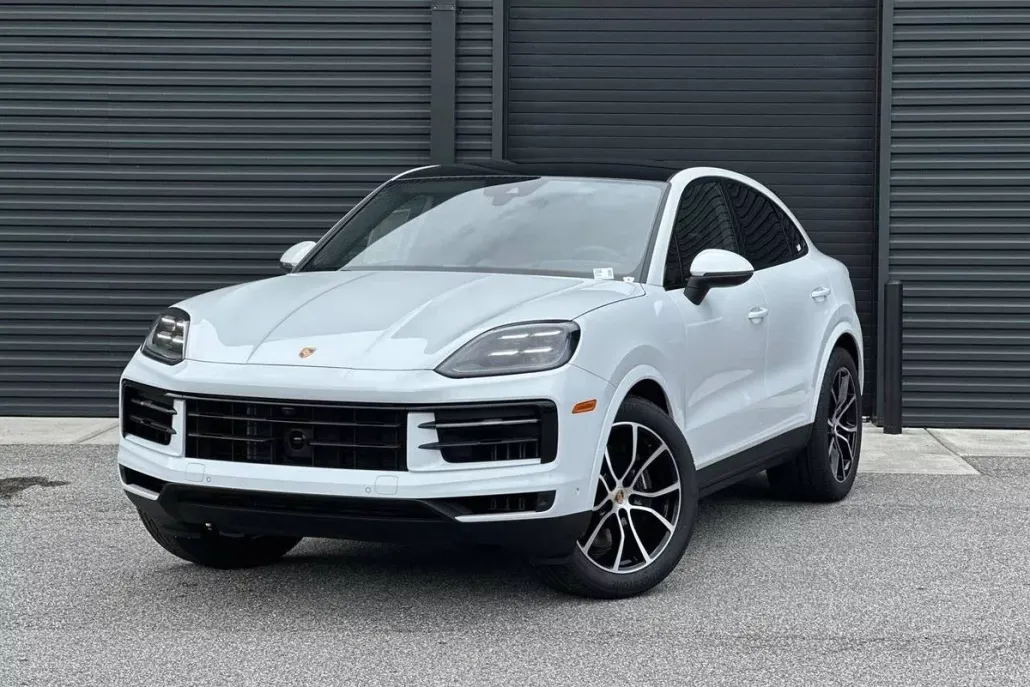 2025 Porsche Cayenne Coupe photo 1