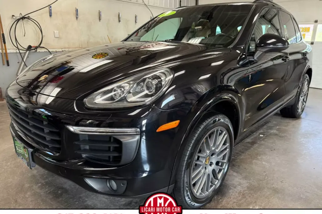 2018 Porsche Cayenne Platinum Edition photo 1