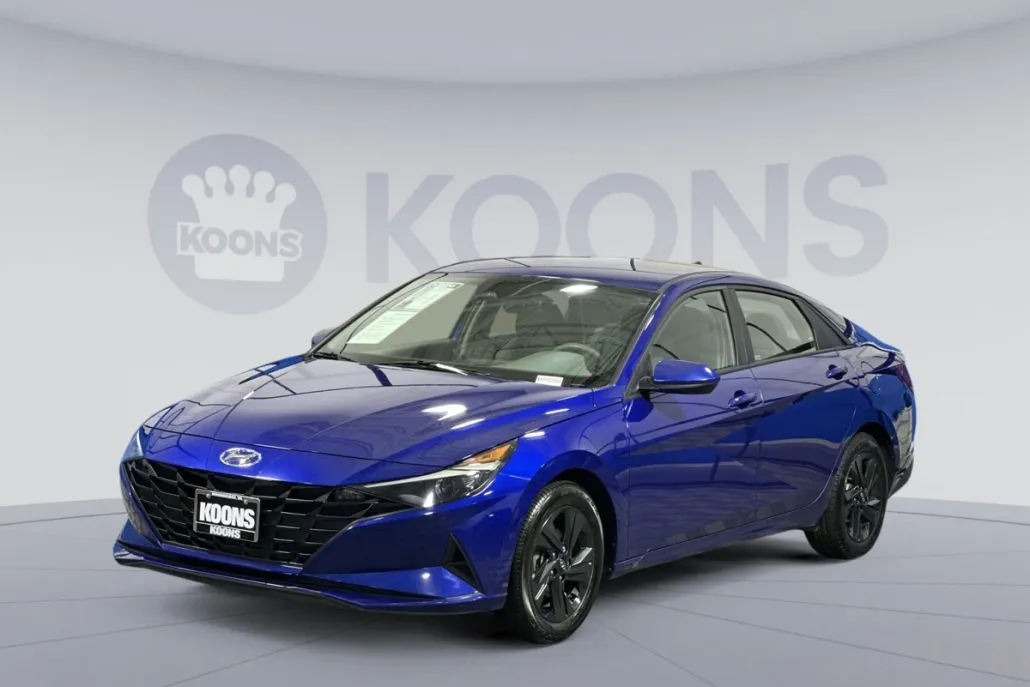 2022 Hyundai Elantra SEL photo 1