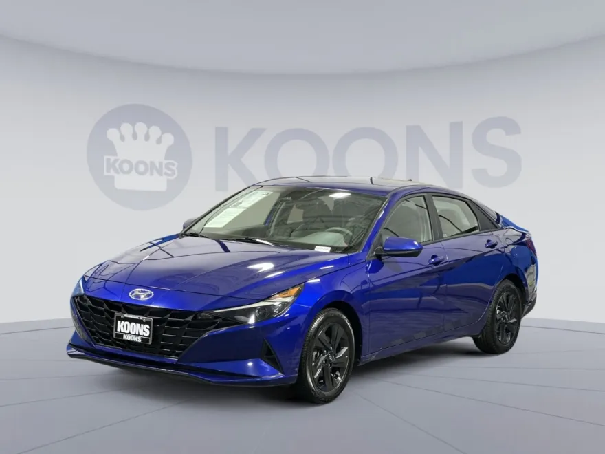 2022 Hyundai Elantra SEL photo 1