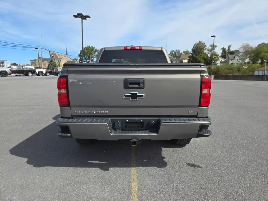 2017 Chevrolet Silverado 1500 LT photo 1