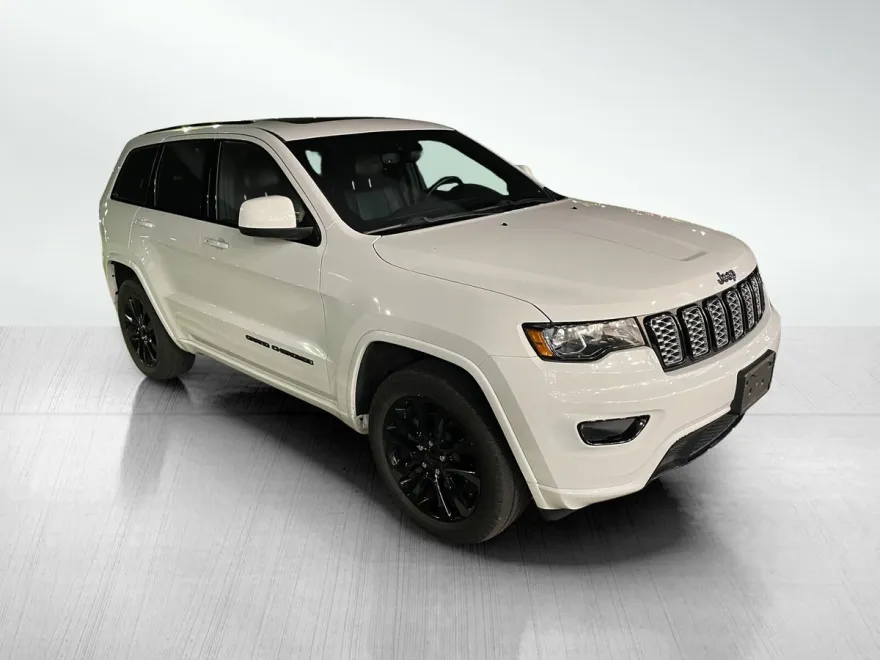 2019 Jeep Grand Cherokee Laredo Altitude photo 1