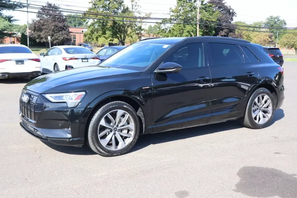 2021 Audi e-tron Premium Plus photo 1
