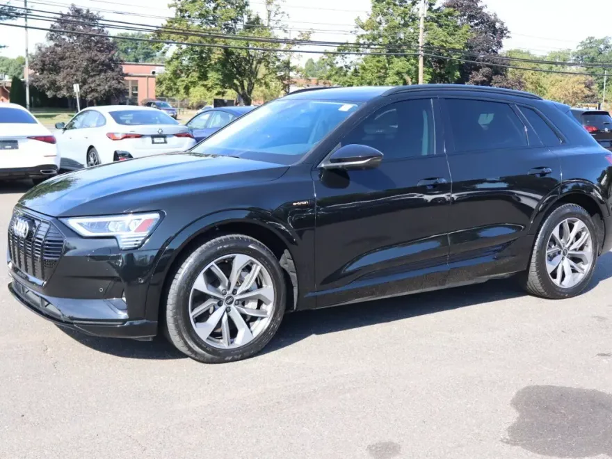 2021 Audi e-tron Premium Plus photo 1
