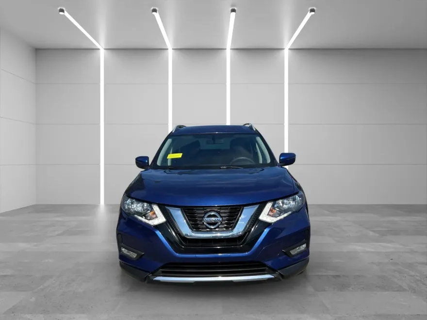2017 Nissan Rogue SV photo 1