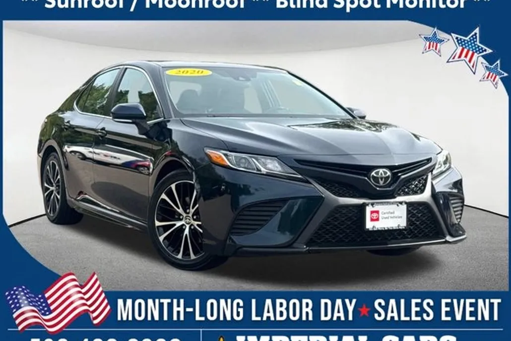 2020 Toyota Camry SE photo 1