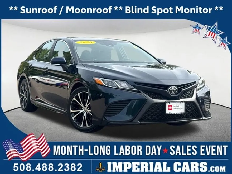 2020 Toyota Camry SE photo 1