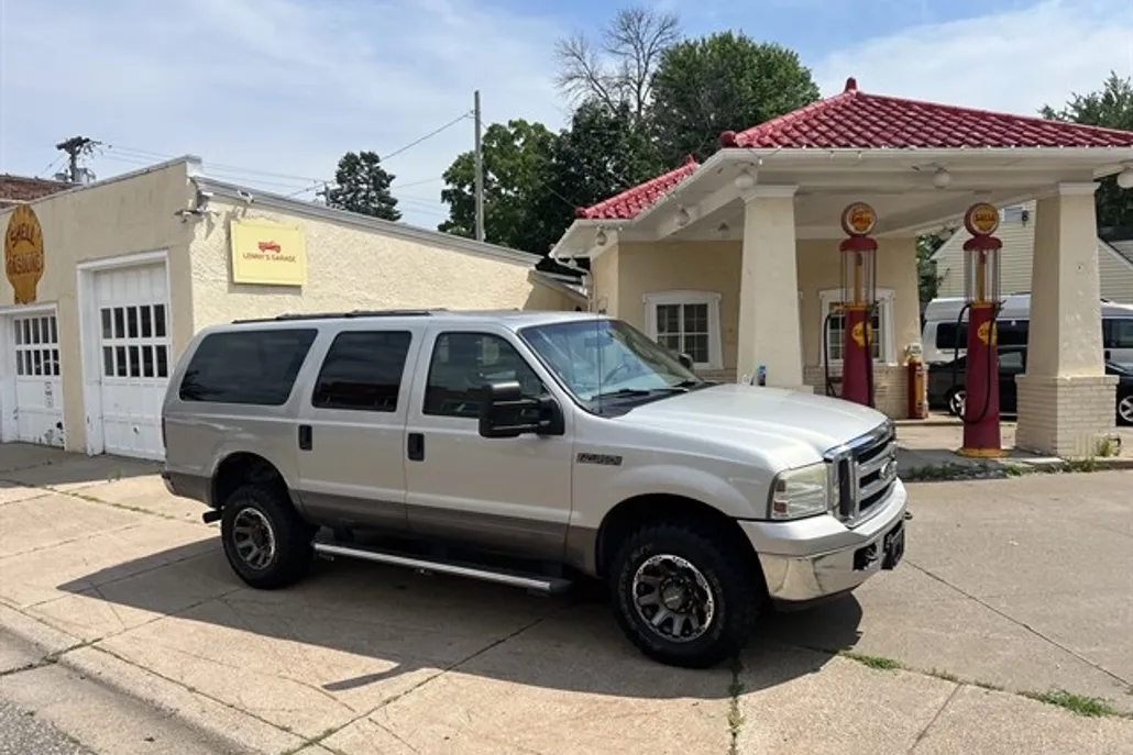 2005 Ford Excursion XLT photo 1
