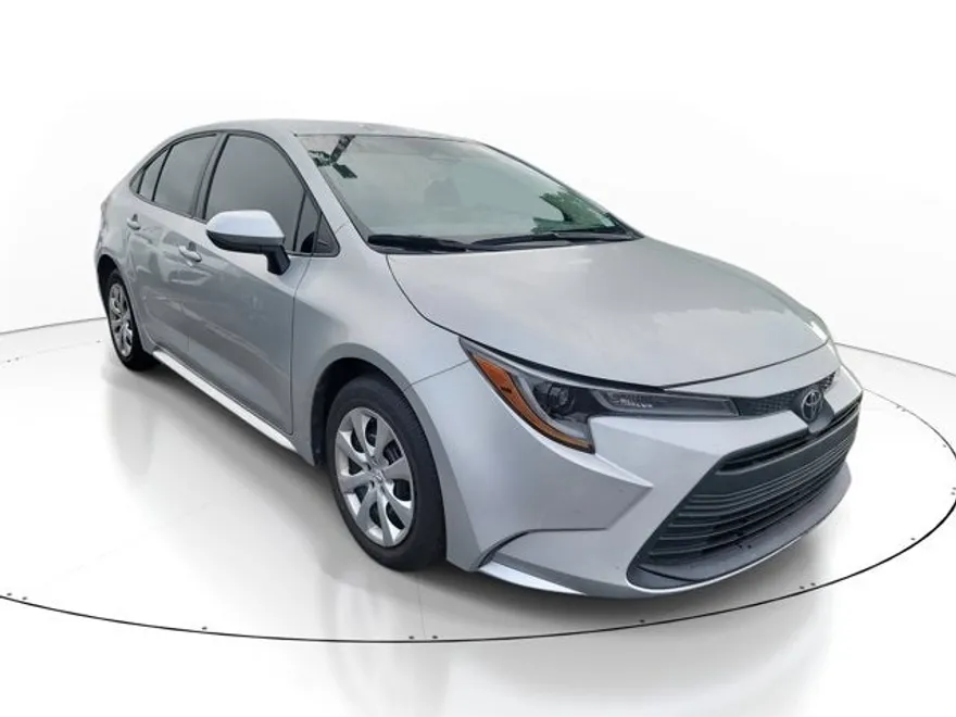 2024 Toyota Corolla LE photo 1