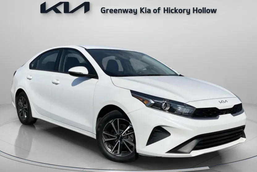 2024 Kia Forte LXS photo 1