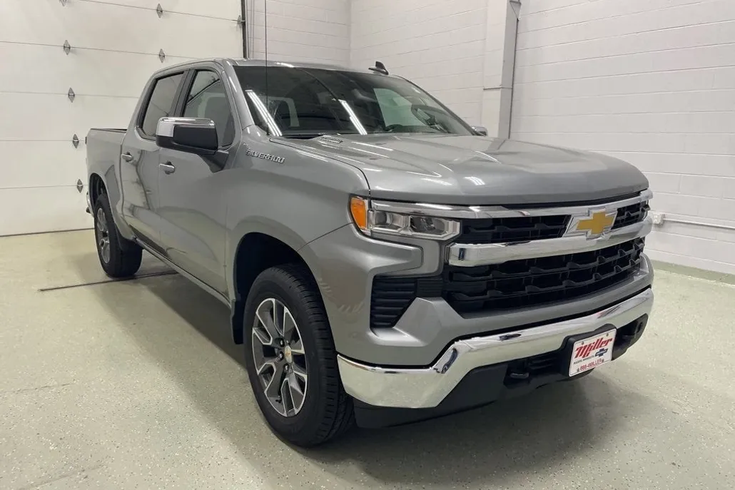 2026 Chevrolet Silverado 1500 LT photo 1
